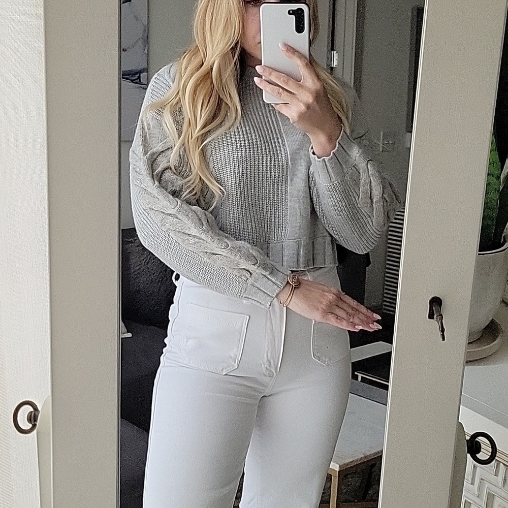 initial NWT Pullover Cropped, Light Grey - Picture 6 of 13
